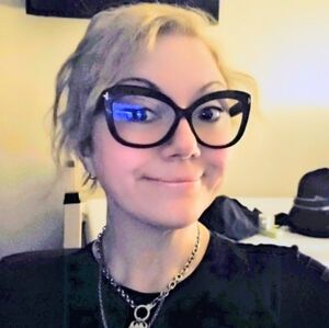 Meet your Posher, Stephanie